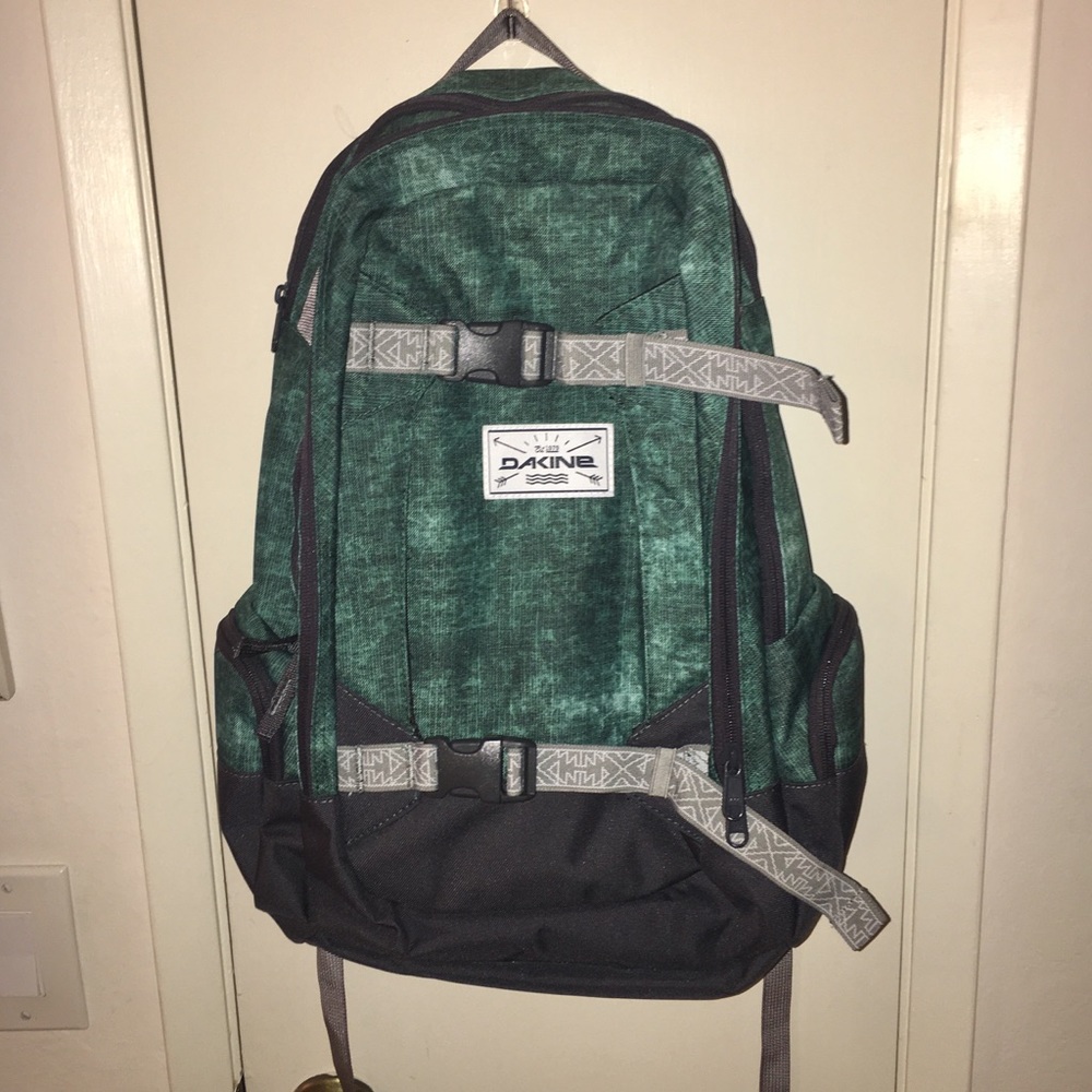 Teal & black Dakine Mission 25L Backpack